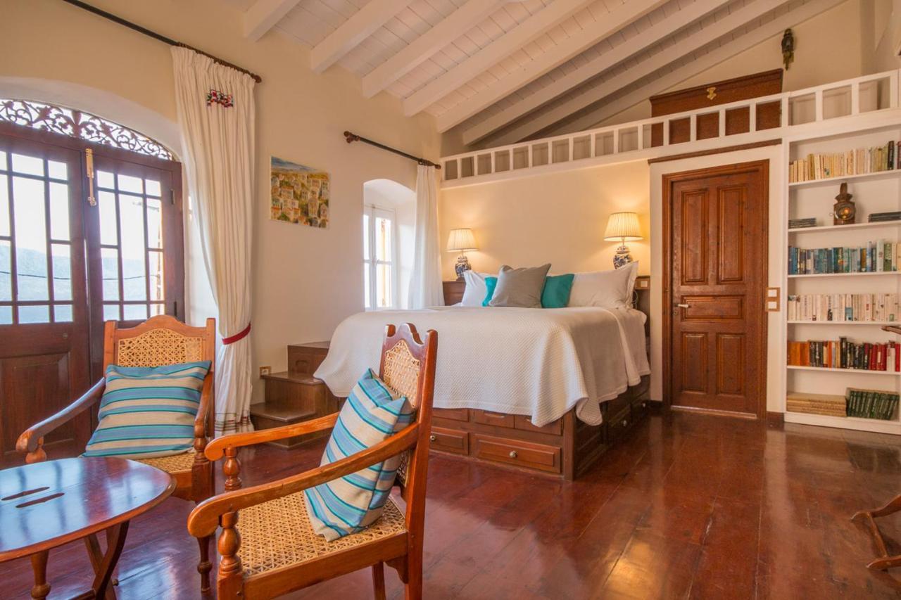 Emporio Hotel Sými Luaran gambar